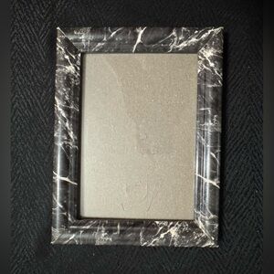 Black and White Marble Picture Frame
